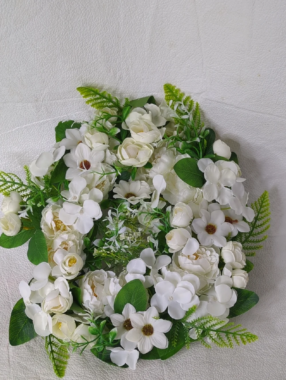 White Floral Wreath Home Accent Plastic 9